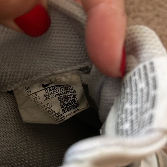 Nike size 2 - Picture 6 of 6